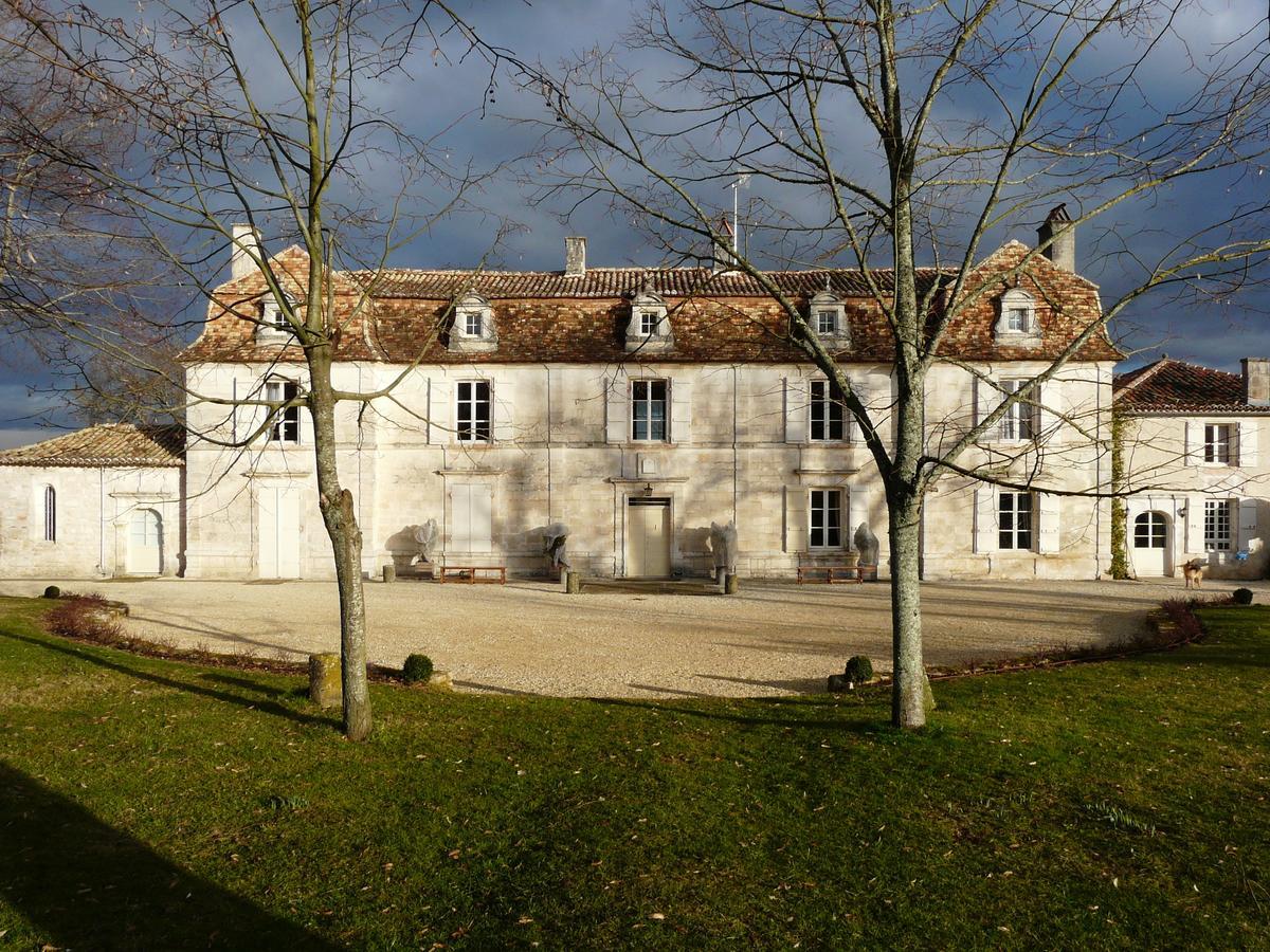Chateau Manoir De La Leche Touvre Exterior photo
